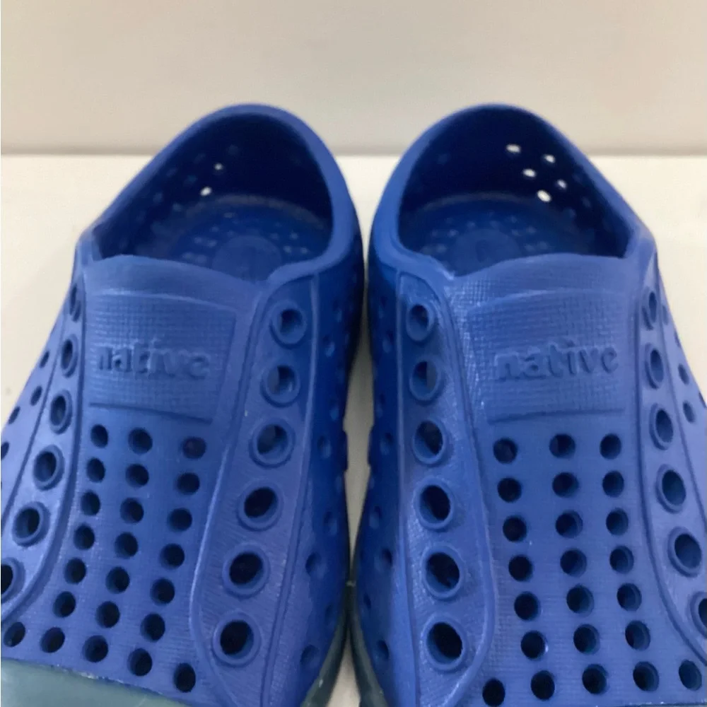 Native shoes Jefferson Blue w/ blue Trim size 4 Unisex